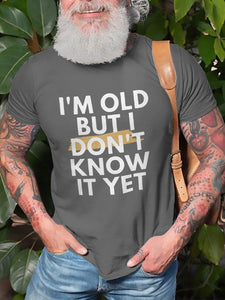 I'm Old But I Don't Know It Yet Graphic Short Sleeve T Shirt